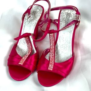 Kenneth Cole Reaction Shocking Pink satin shoes with Rhinestones. 6 1/2